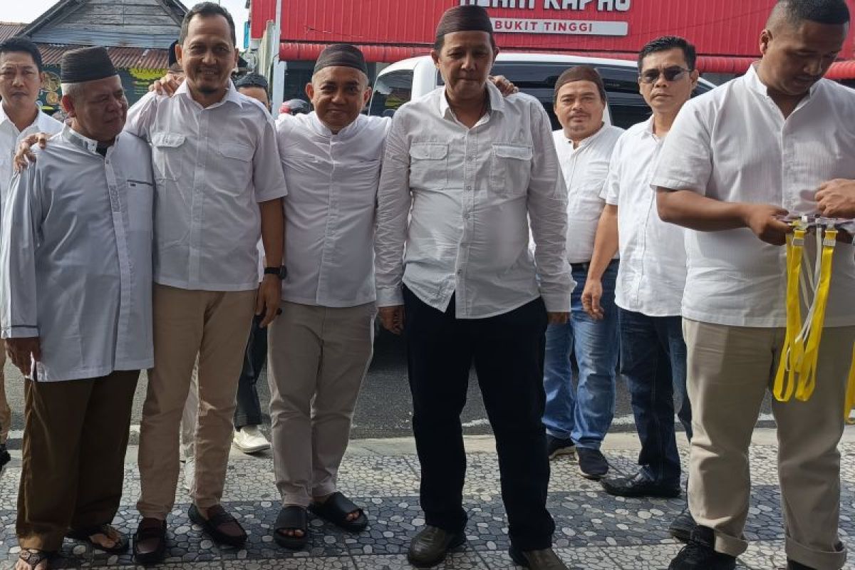Diantar mantan pasangannya, Molen-Zeki daftar ke KPU Pangkalpinang