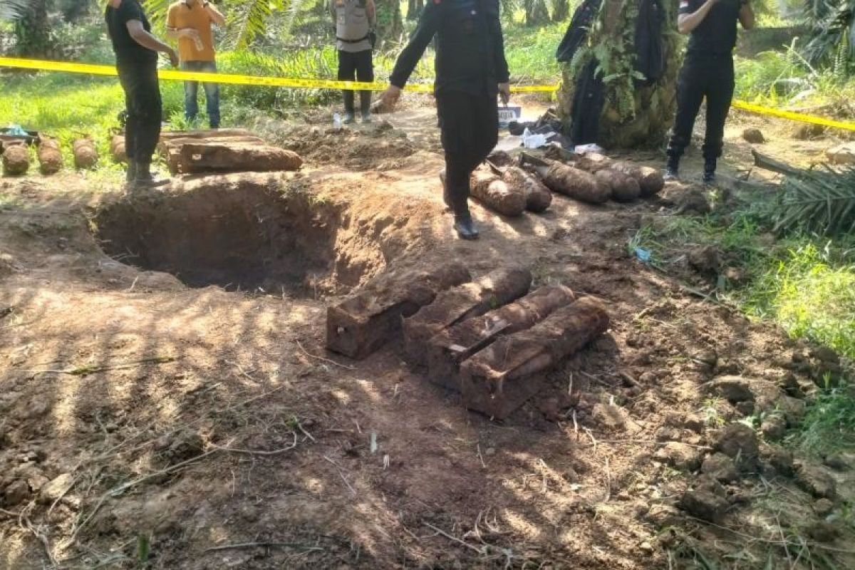 Tim Gegana Brimob Polda Sumut jinakkan 20 mortir di Langkat