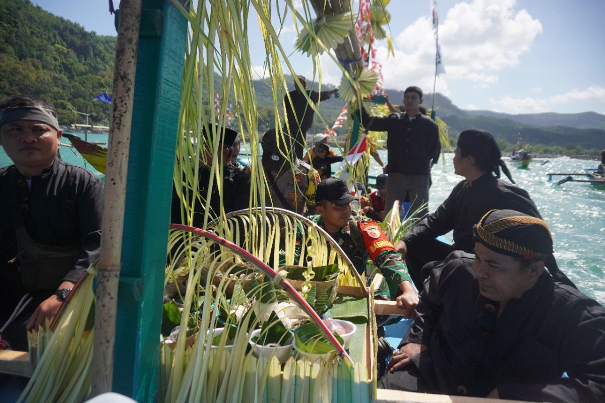 Sambut Tahun Baru Islam, nelayan Pacitan gelar tasyakuran laut