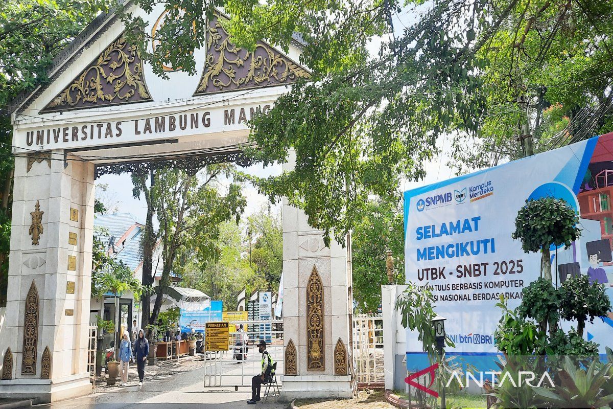 13 pejabat struktural ULM terima hibah penelitian Kemdiktisaintek