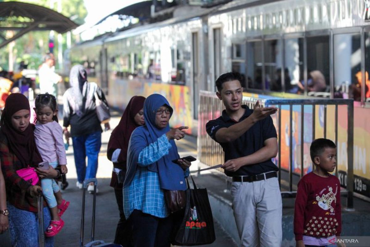 Daop 8 Surabaya layani 5,9 Juta pelanggan selama Semester I 2025