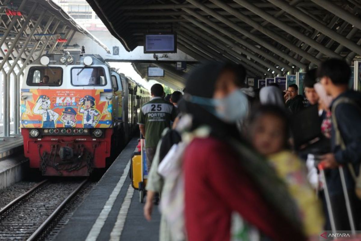 Daop 8 catat 34.533 wisman gunakan kereta api selama Semester I/2025