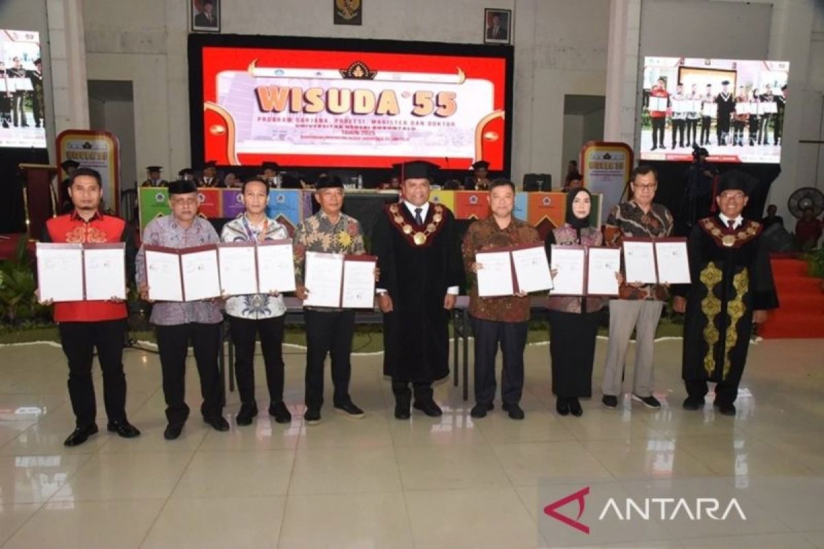 Tanda Tangani MoU, UNG Jalin Kerja Sama Dengan Tujuh Mitra