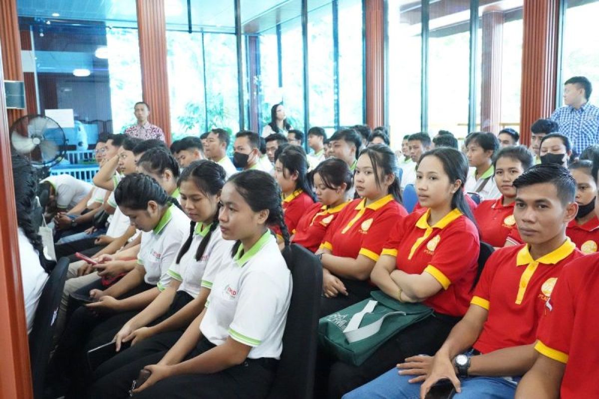 Indonesia's OJK educates migrant workers on financial literacy