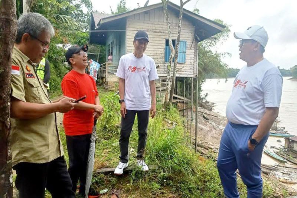 Pemkab Barut berencana relokasi warga sekitar Jembatan Karang Jawa