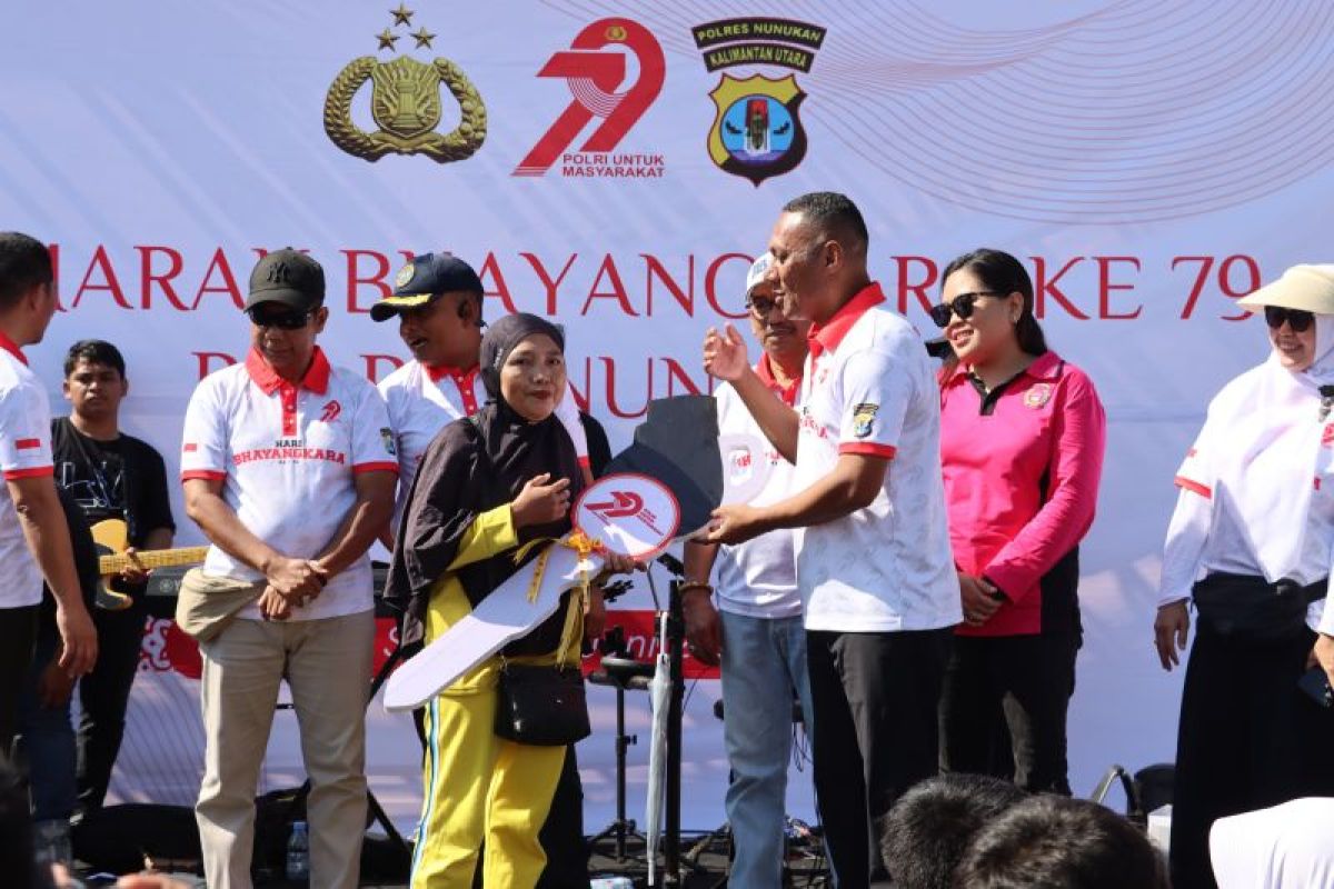 Polres Nunukan Gelar Jalan Santai dan Layanan Gratis Sambut Hari Bhayangkara ke-79