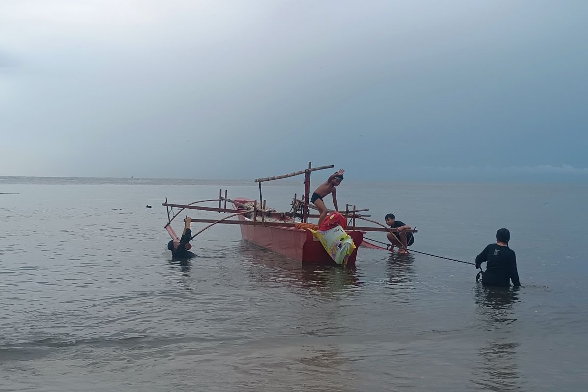 BMKG: Waspadai tinggi gelombang 2,5 meter di wilayah kepulauan Sulut