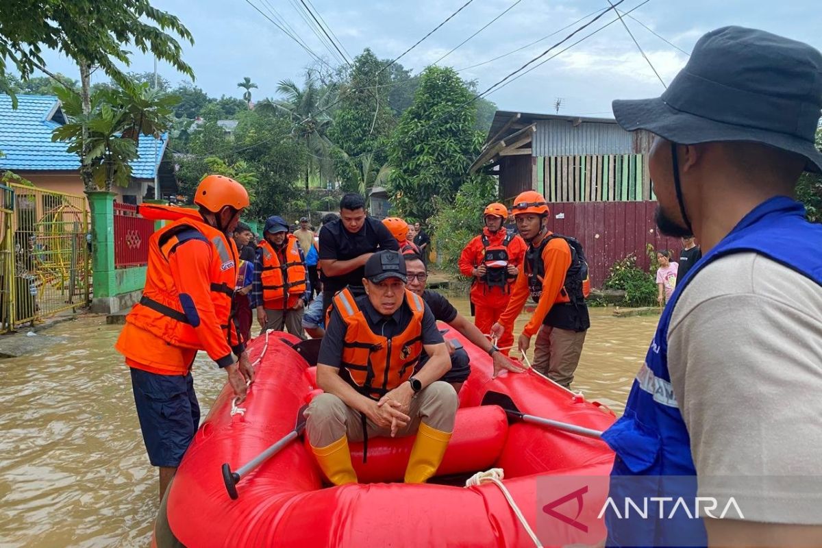 Gubernur Sultra kunjungi ratusan korban banjir di Kali Wanggu Kendari