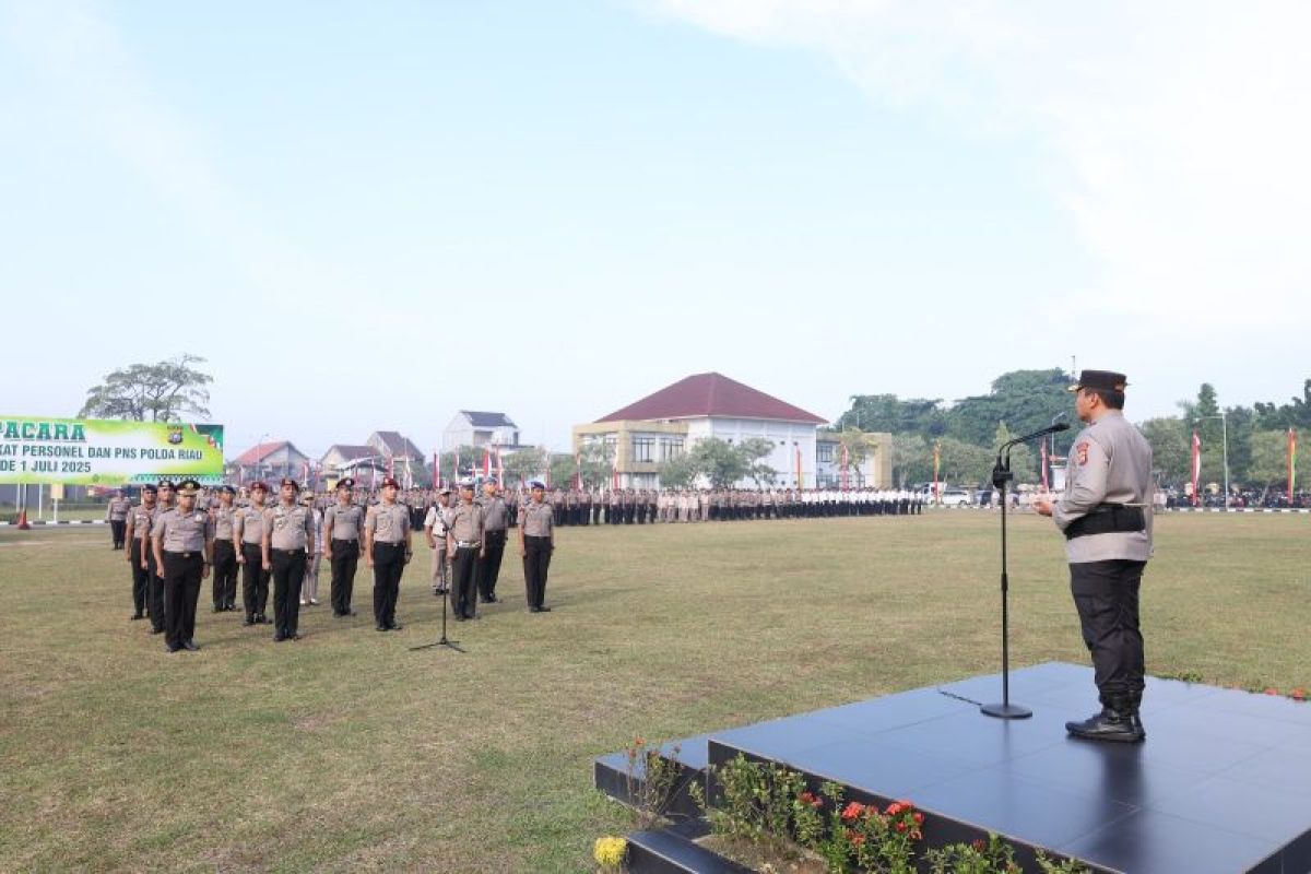 937 personel Polda Riau naik pangkat jelang Hari Bhayangkara ke-79