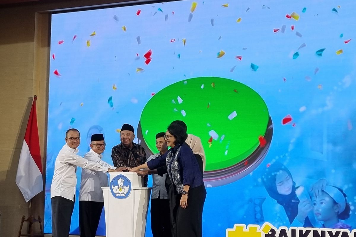 Govt rolls out two programs to empower school dropouts