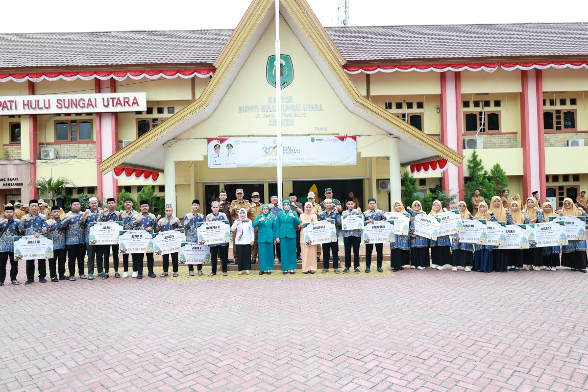 Bupati HSU beri bonus kepada Kafilah berprestasi di MTQ ke-36 Kalsel