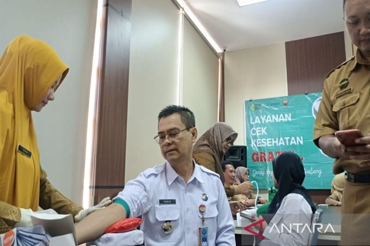 BNN  Batang dan Dinkes lakukan pengecekan kesehatan gratis