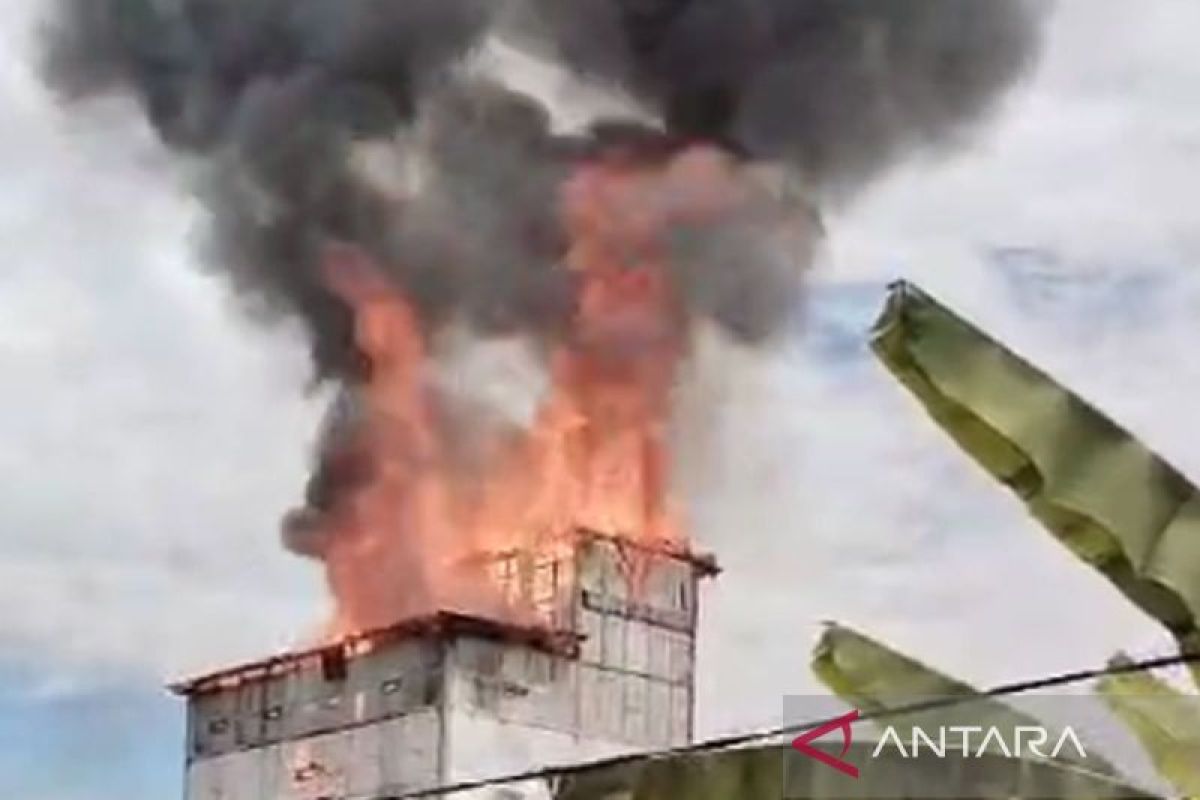 Bangunan sarang walet lima lantai di Kapuas terbakar, kerugian ditaksir ratusan juta