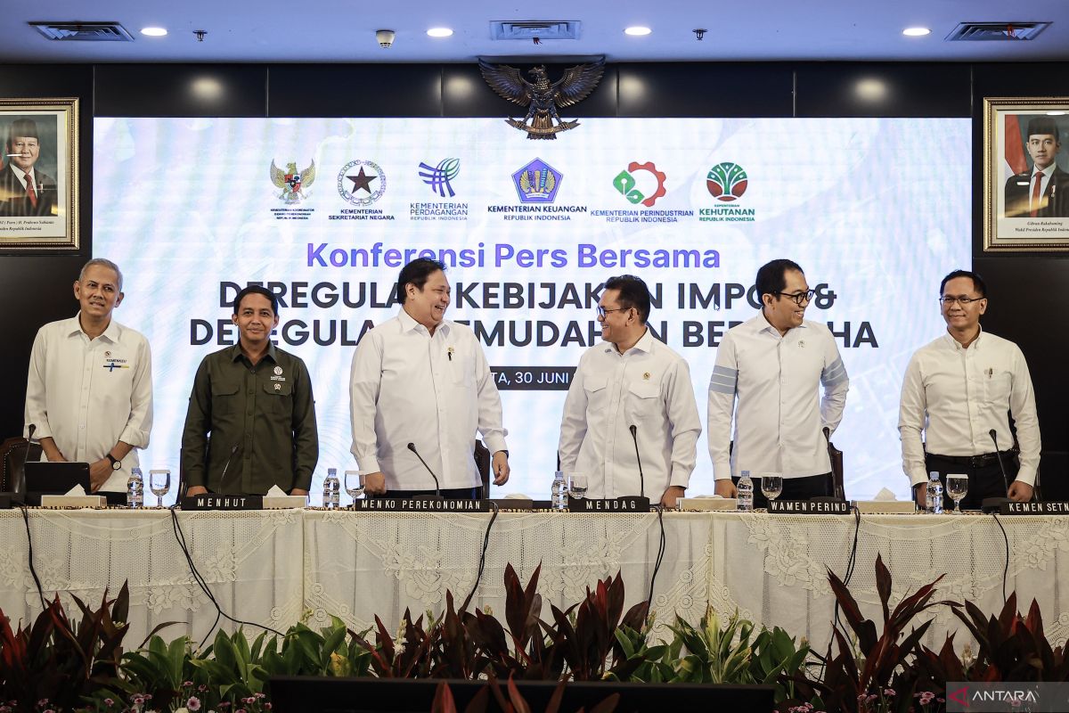 Membuka kran impor dengan tetap jaga daya saing industri nasional