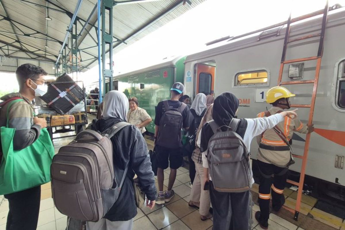 Jumlah penumpang di stasiun Daop 7 saat liburan sekolah terpantau naik