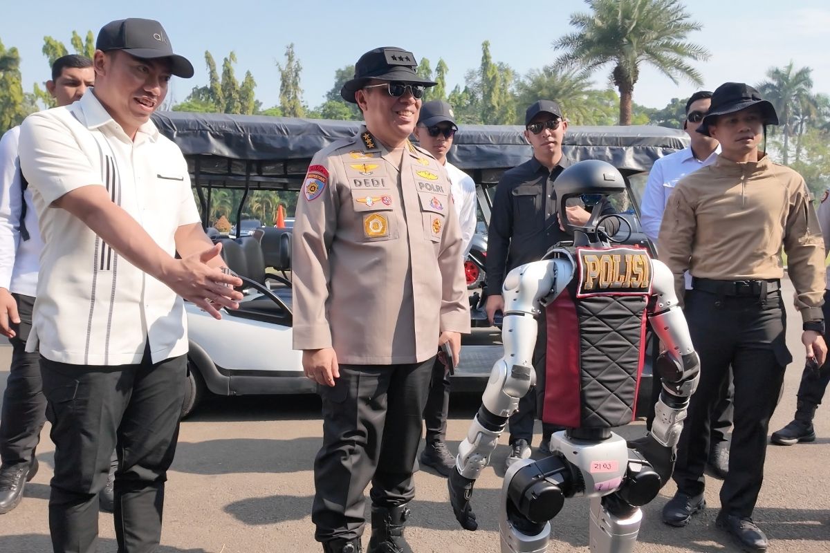 Perusahaan anak bangsa jadi pengembang robot polisi