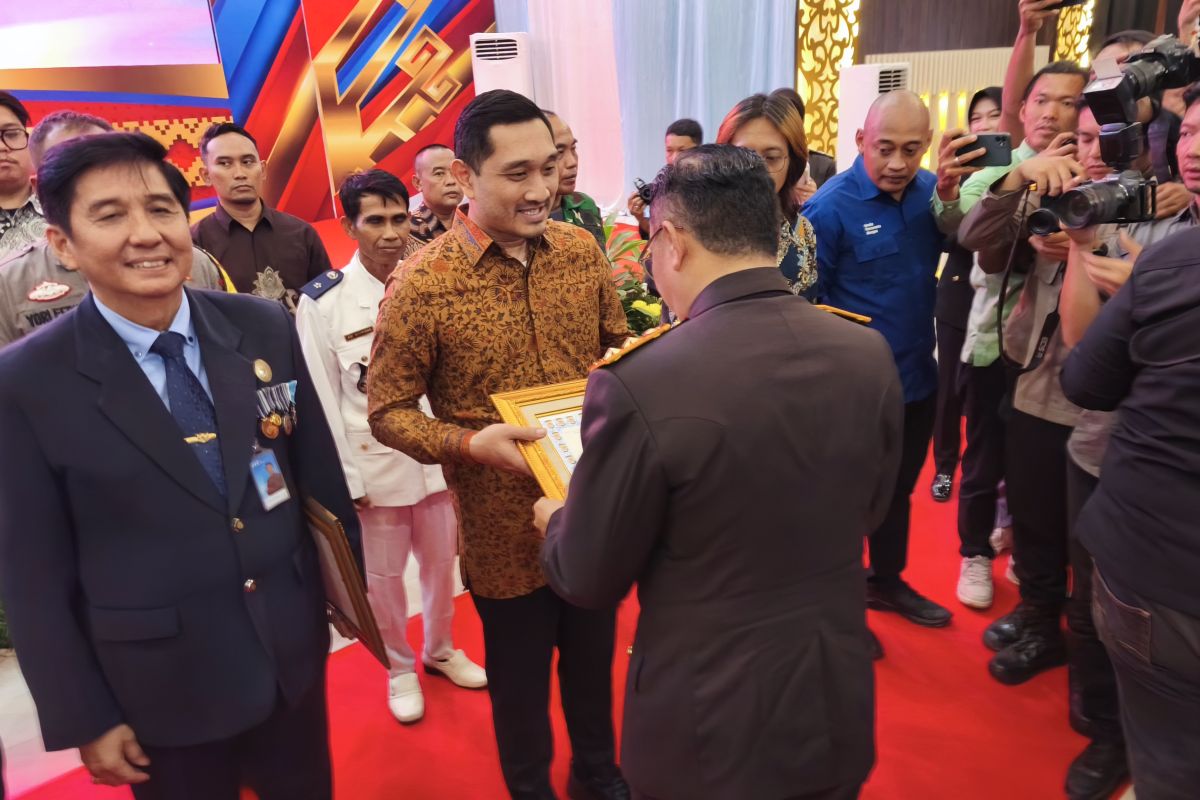 LKBN ANTARA terima penghargaan dari Polda Lampung