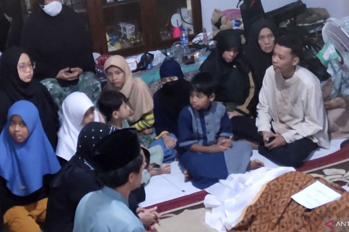 Obituari pedangdut Hamdan ATT yang wafat meninggalkan delapan anak