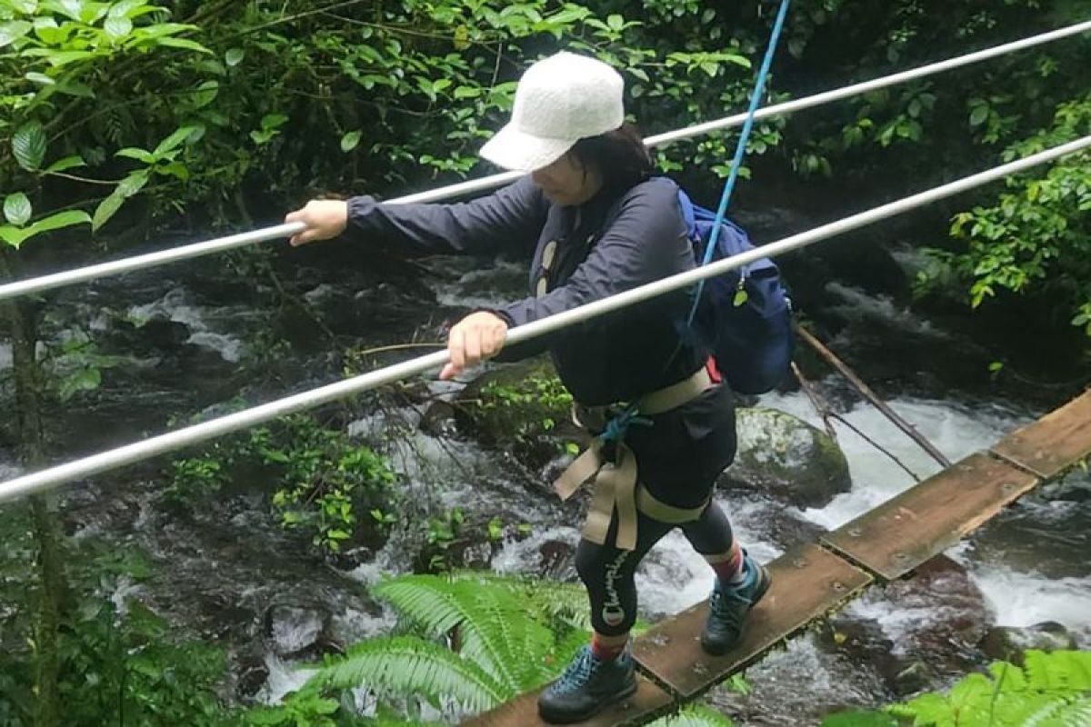 "Mendaki Gunung? Jangan Lupa Siapkan Fisik dan Gizi!"