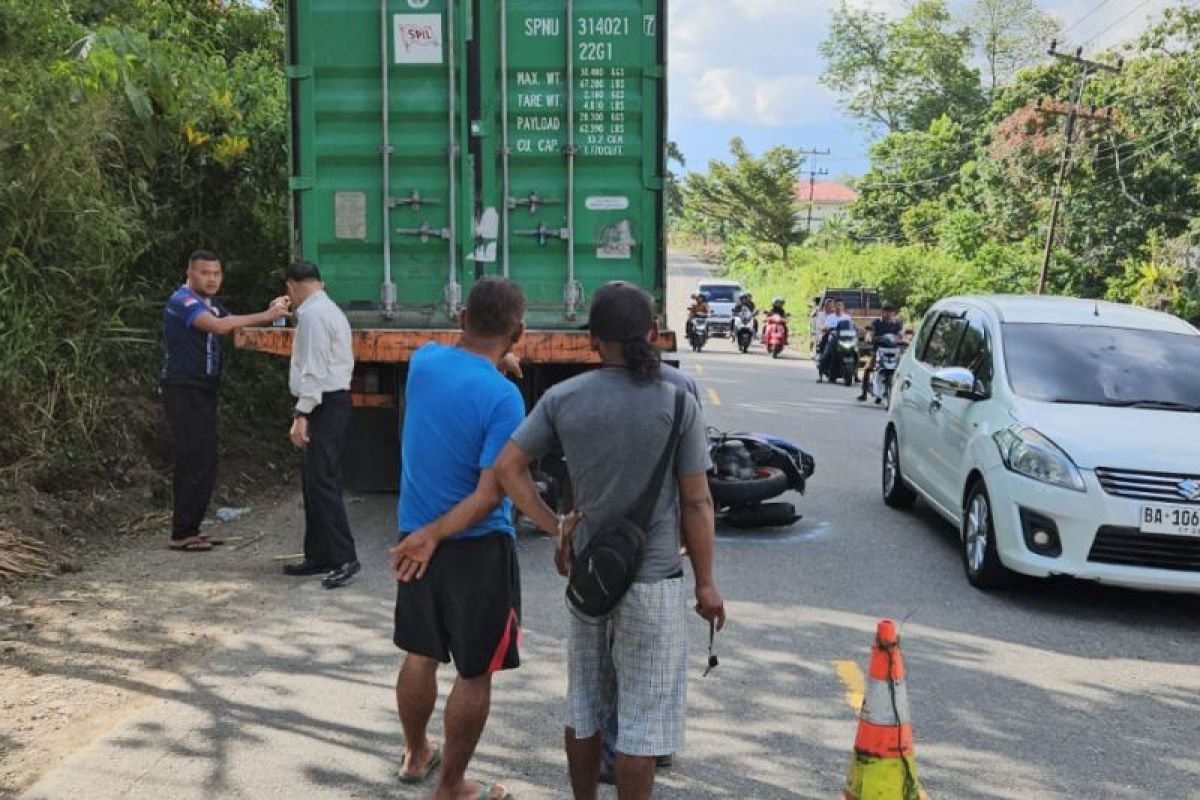 Pemotor di Pasaman tewas akibat tabrak truk kontainer