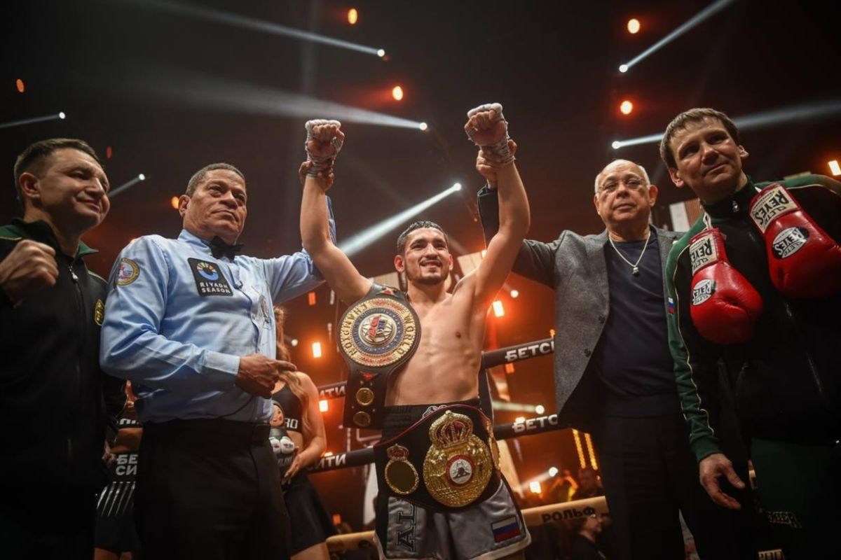 Peraih emas tinju Olimpiade Batyrgaziev bersiap untuk gelar juara WBA
