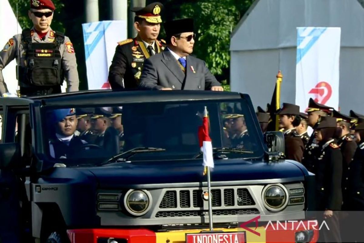 President leads Bhayangkara Day Parade and robot showcase