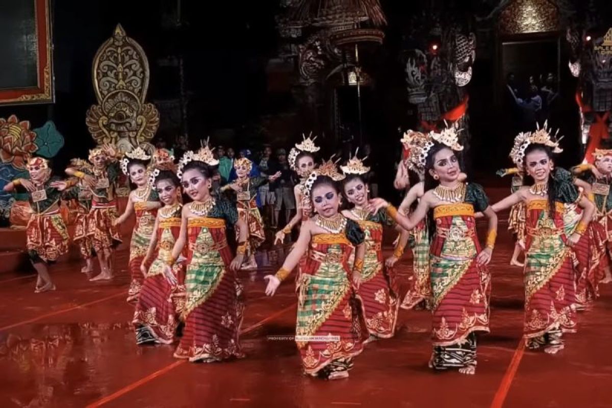 Menjaring pesan harmoni semesta dari ribuan seniman muda