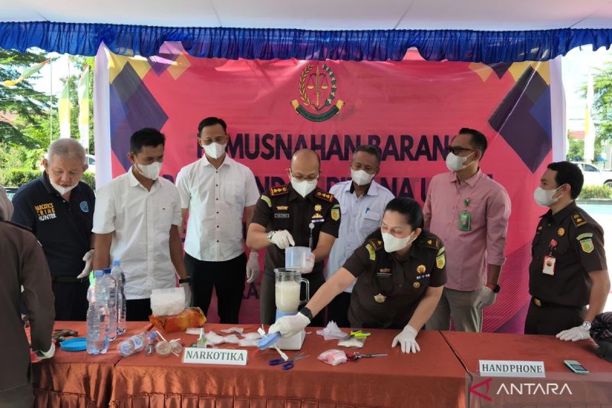 Kejari Kutim musnahkan barang bukti dari 244 perkara