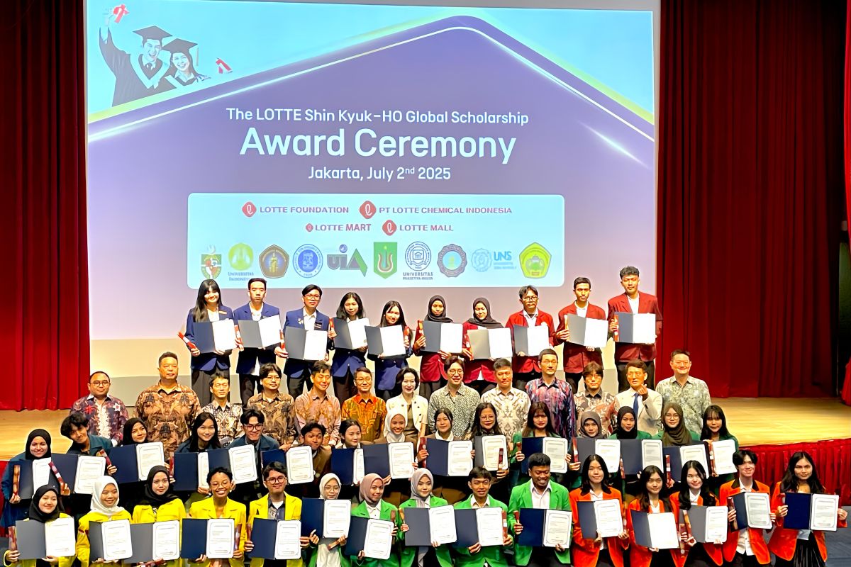 Lotte Shin Kyuk-ho dukung akses pendidikan lewat beasiswa