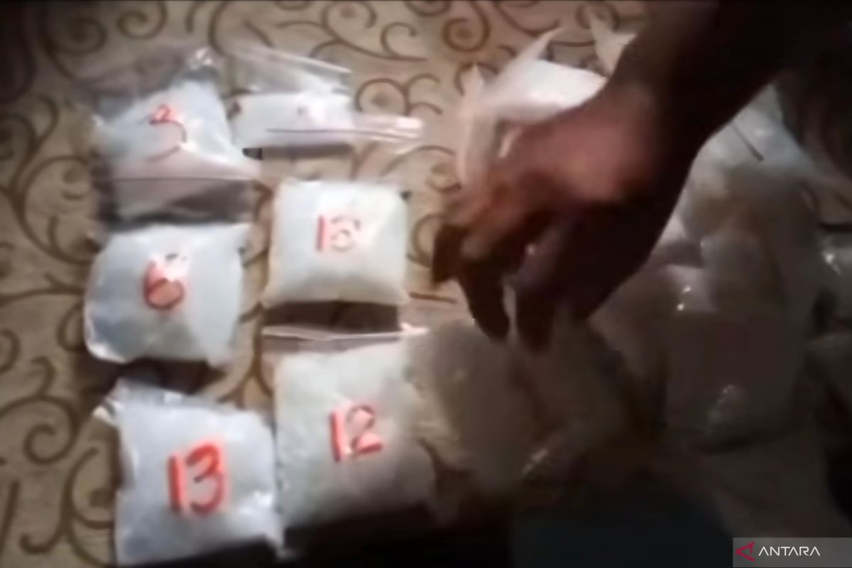 Polisi tangkap seorang pria bawa sabu seberat 1,9 Kg di Bogor
