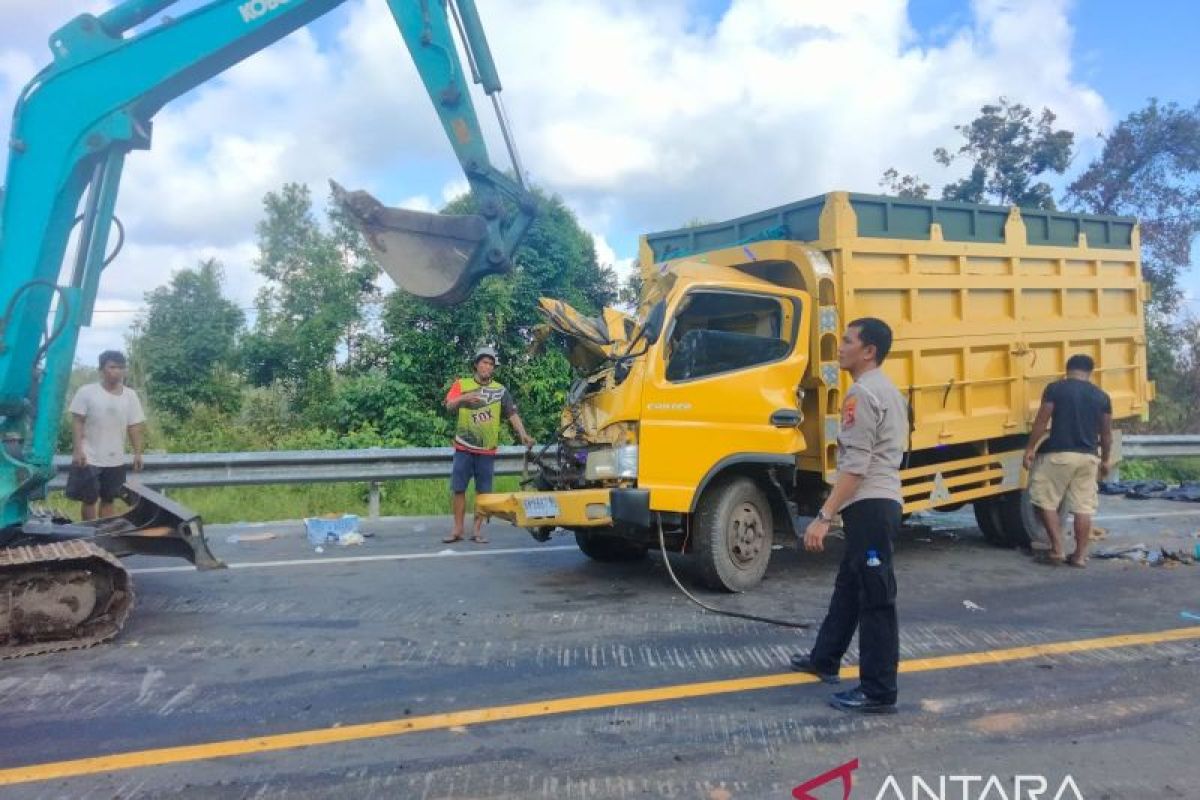 Seorang sopir truk meninggal dunia usai terlibat kecelakaan beruntun di jalan Desa Bikang-Jeriji