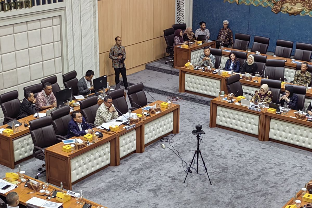 Komisi VII rapat bahas dampak ketegangan global pada industri nasional