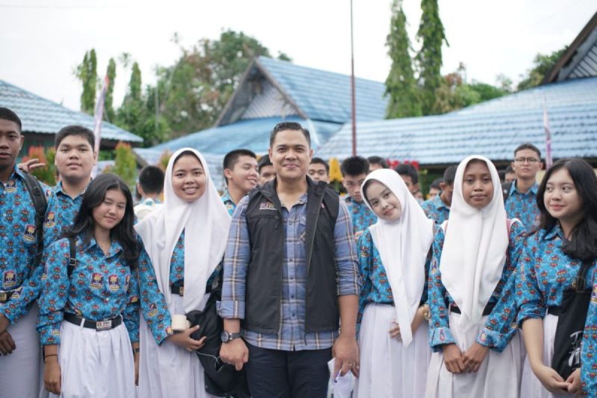 Provinsi Kalteng gratiskan seragam sekolah