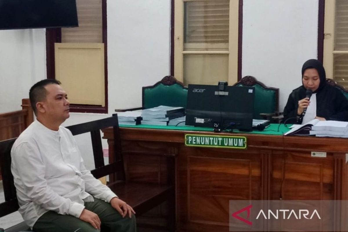 Mantan Kadisdik Langkat-Sumut dituntut 18 bulan penjara