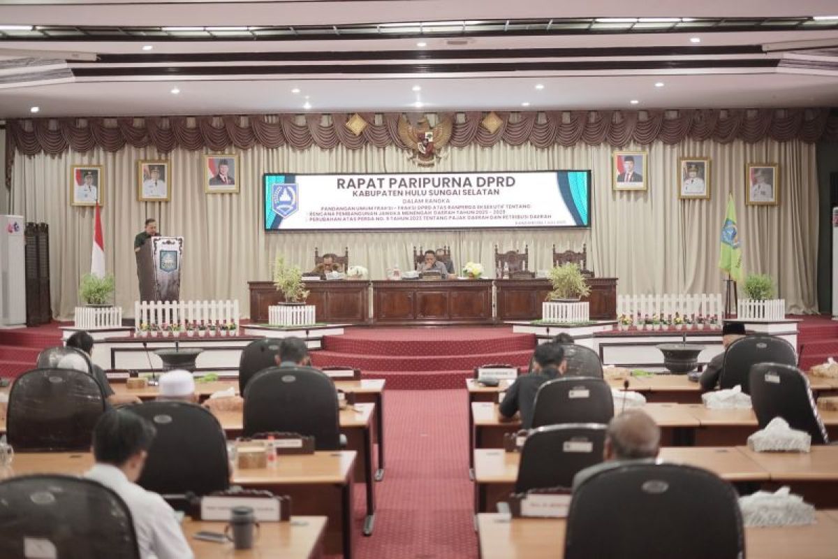 Fraksi-fraksi DPRD HSS sampaikan pandangan umum RPJMD 2025-2029