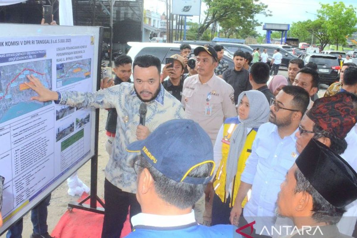 Atasi macet, Wako Fadly Amran minta dukungan Komisi V DPR RI untuk pelebaran jalan di by pass