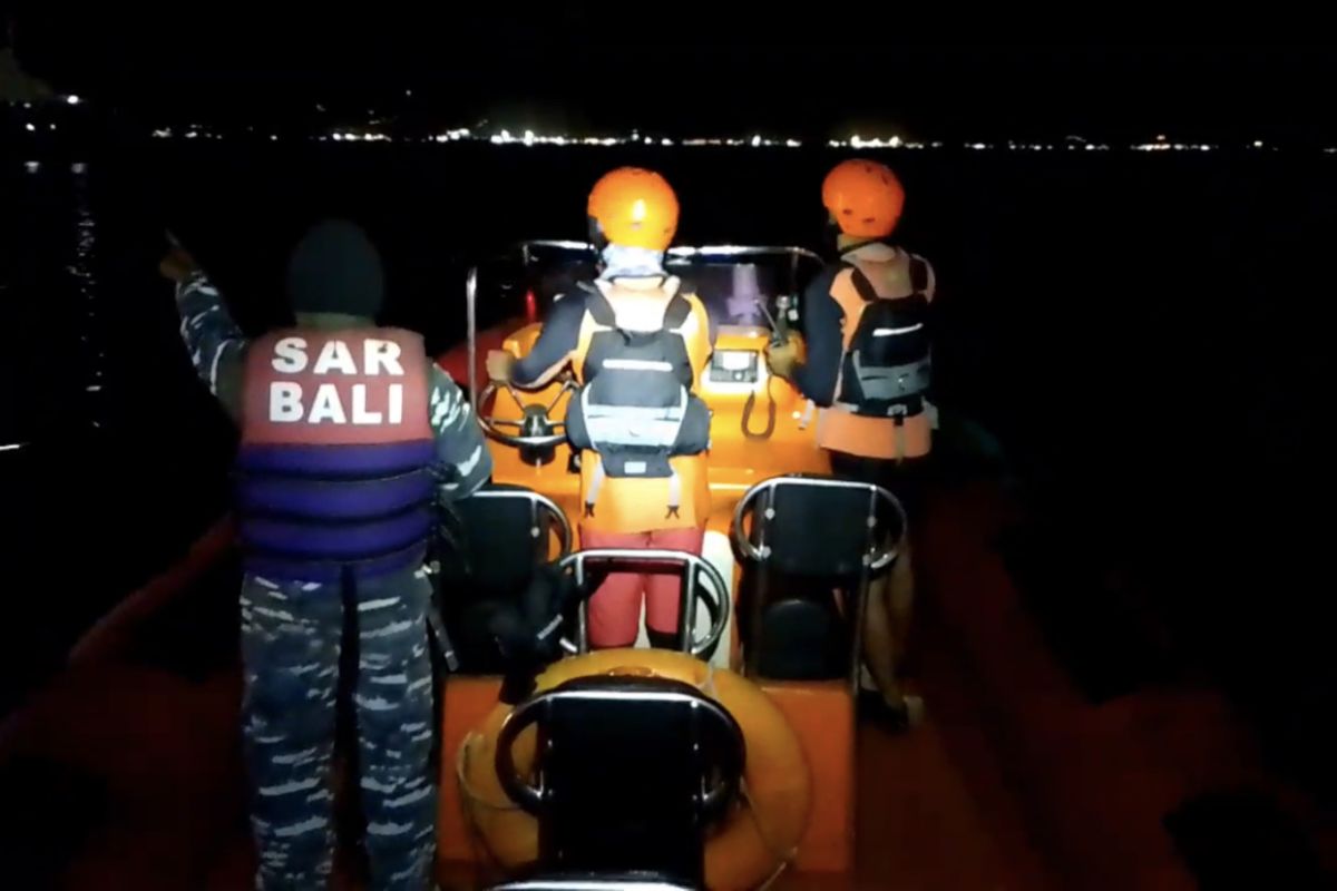 Basarnas Bali ikut cari penumpang kapal tenggelam di Selat Bali
