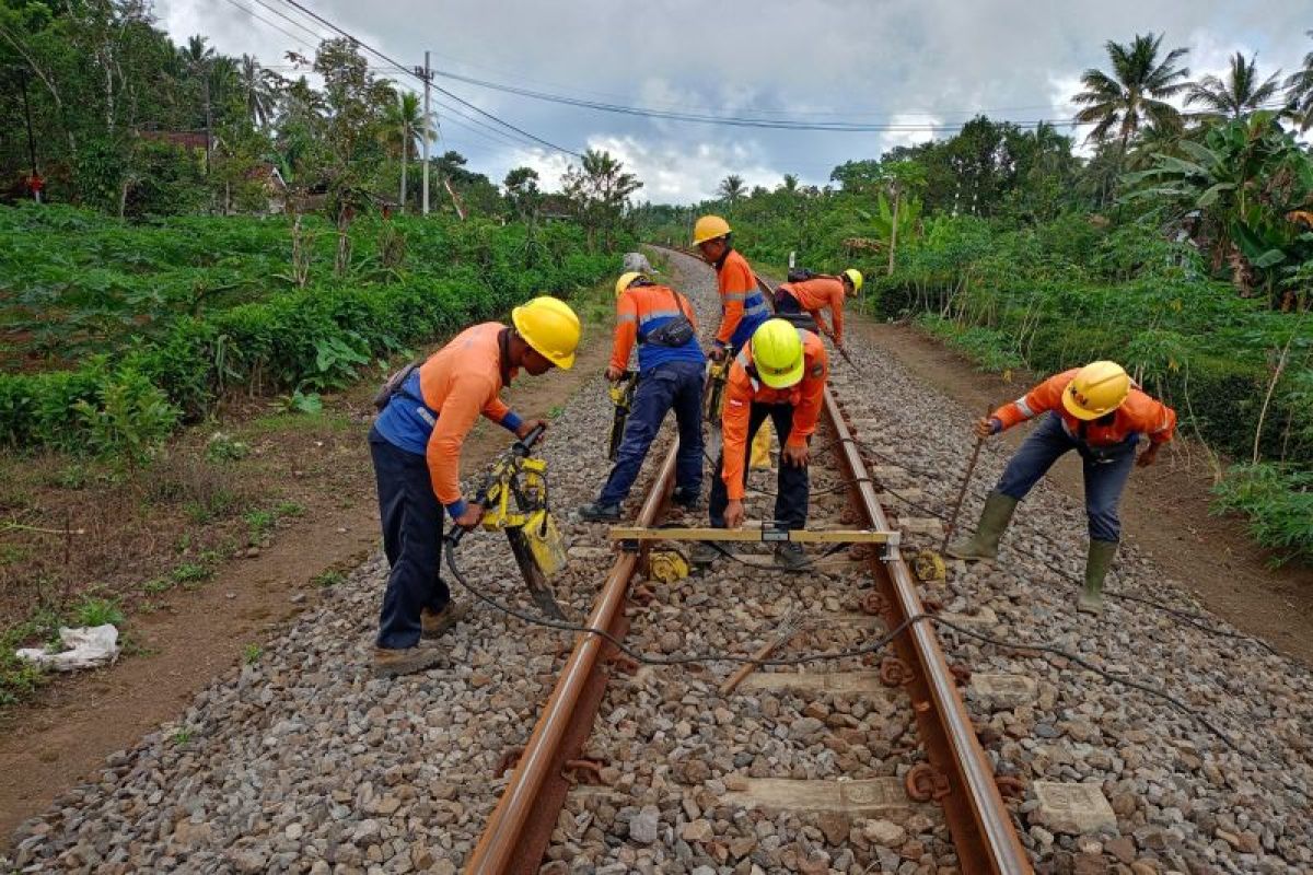 KAI Jember siagakan tim dan peralatan di jalur rawan saat cuaca ekstrem