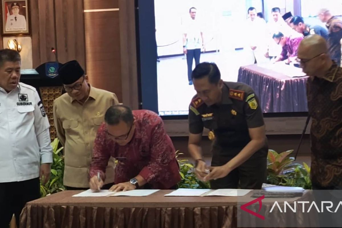 Bupati - Kejari se-Babel tandatangani awasi dana desa