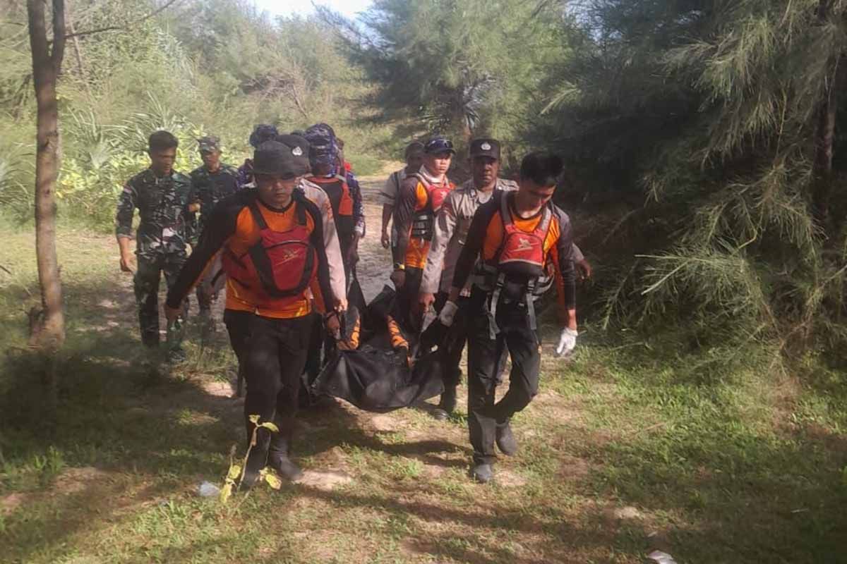 Basarnas evakuasi jenazah mahasiswa terseret ombak di Aceh Besar