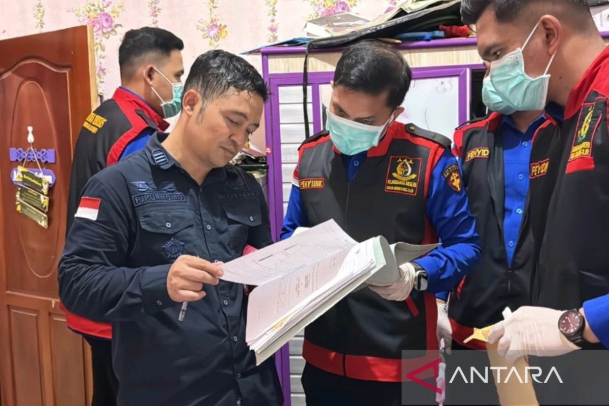 Kejari OKI geledah tiga rumah warga Lampung terkait penyaluran kredit KUR oleh bank BUMN ke petambak udang