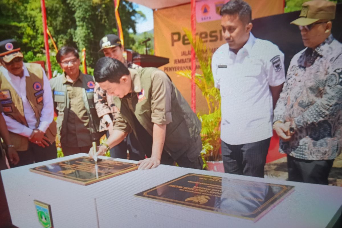 Kepala BNPB apresiasi perbaikan jalan-jembatan rusak di Padang Panjang