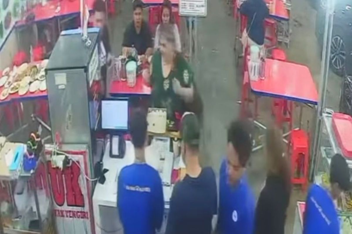 Polisi selidiki WNA yang hipnotis kasir kedai seafood di Jaksel