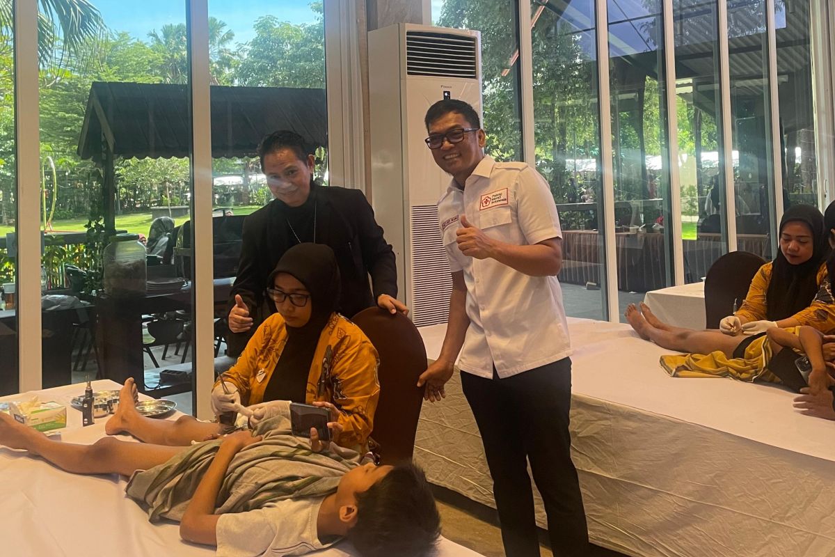 Kolaborasi pemerintah dan swasta laksanakan sunat gratis 125 anak di Kota Makassar