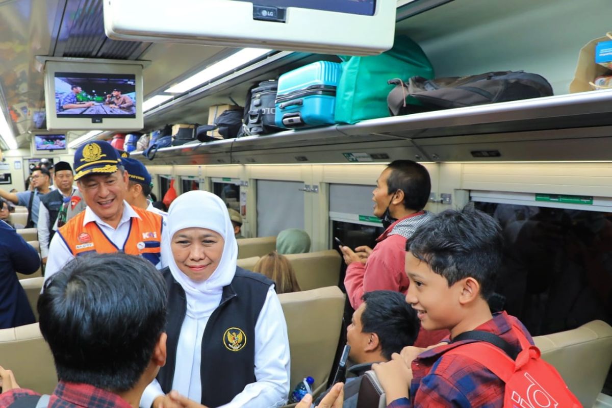 Khofifah pastikan percepatan proyek SRRL dan jalur ganda KA