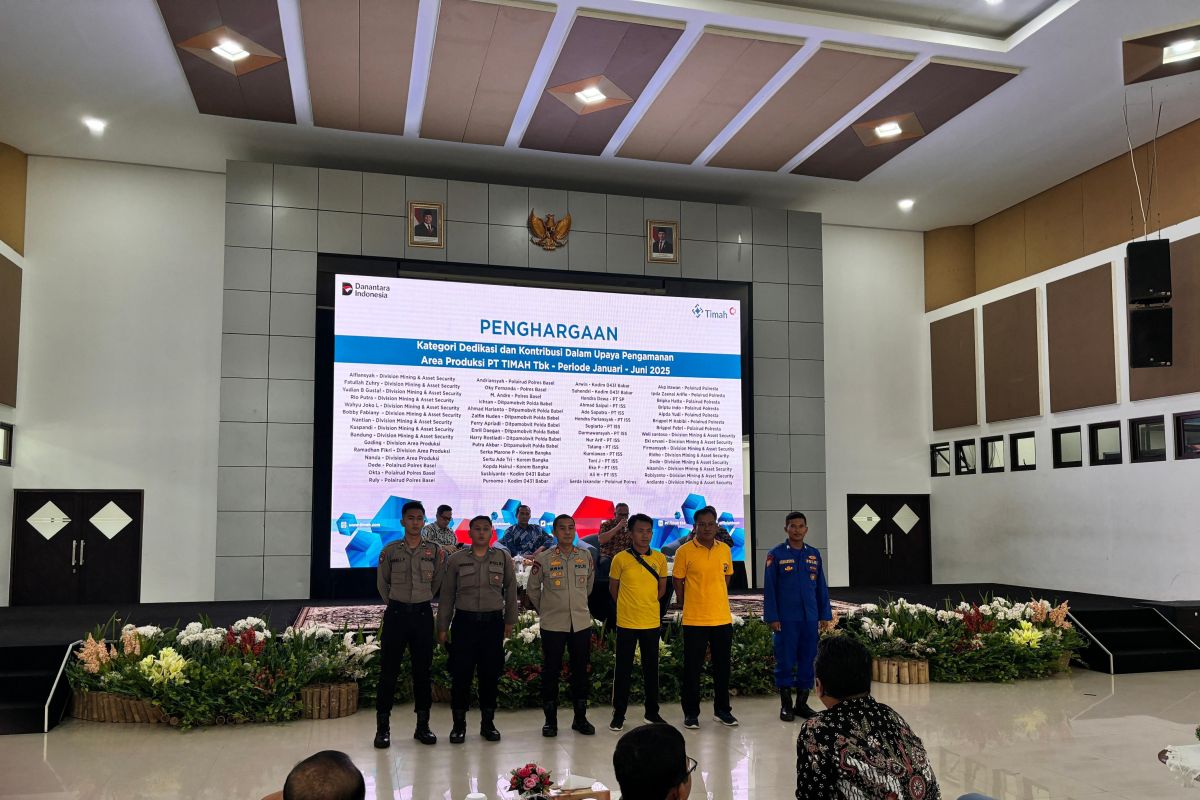 PT Timah berikan penghargaan ke enam personel Polres Bangka Selatan