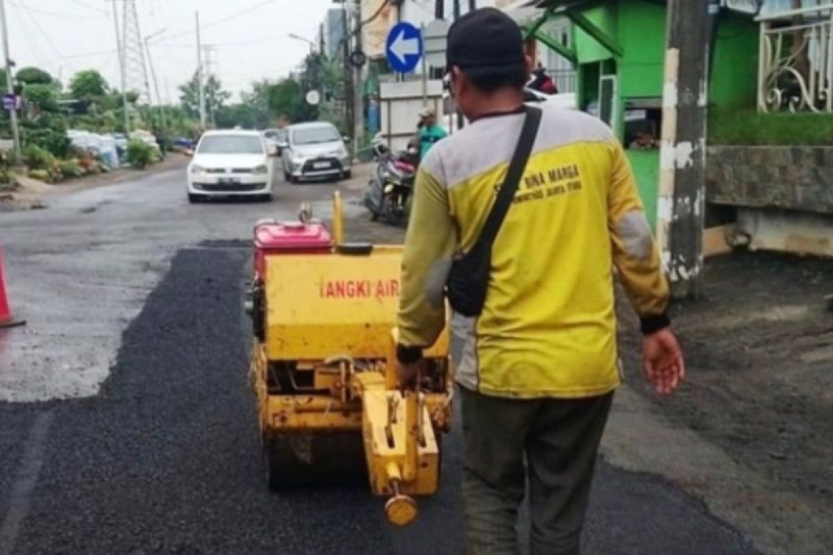 Pemkot Jakut perbaiki 6.889 titik jalan rusak
