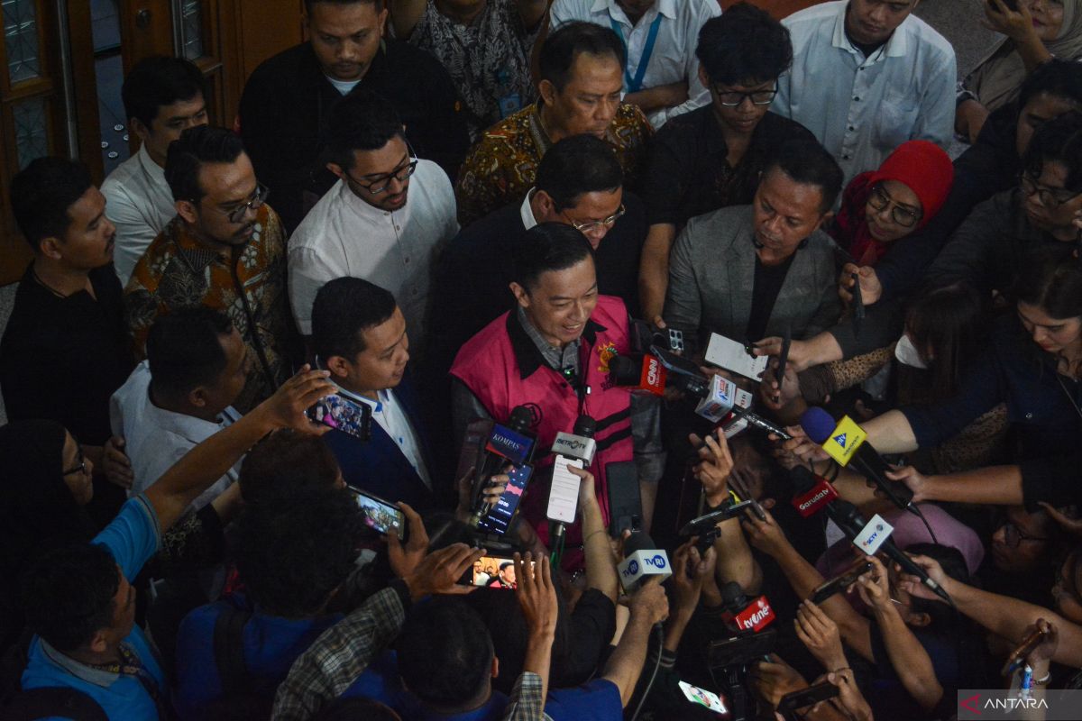 Hoaks! Tom Lembong bebas dari dakwaan korupsi impor gula pada akhir Juni 2025