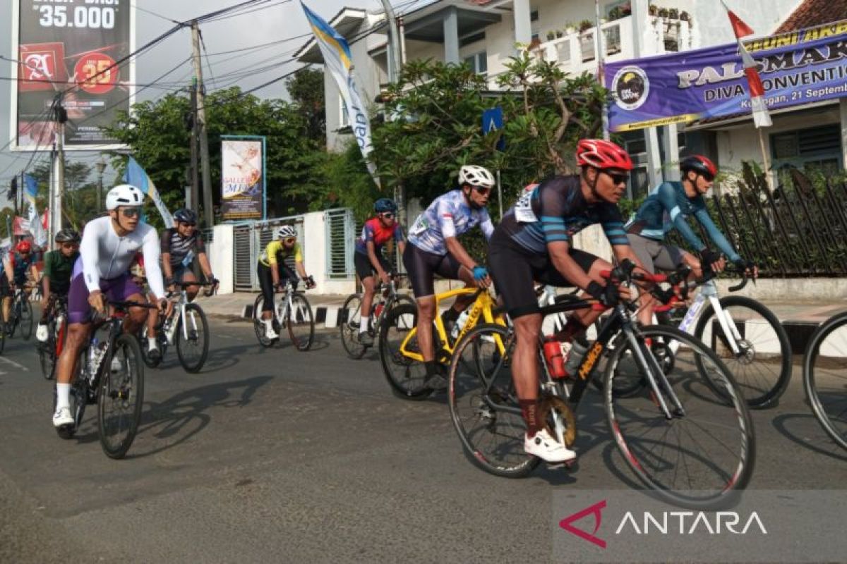 Pembalap Mathieu Van rebut puncak klasemen umum Tour de France
