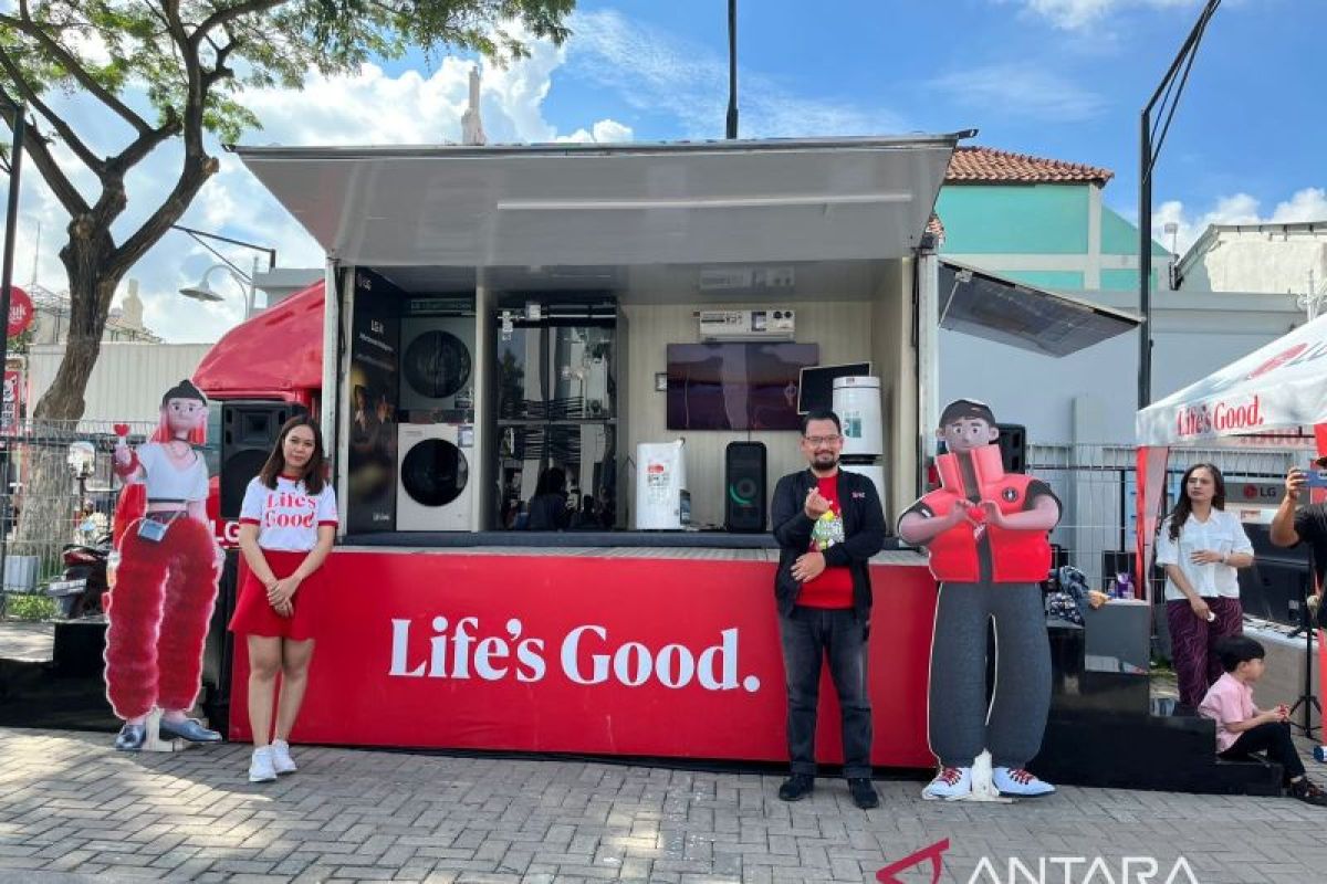 LG Life's Good Truck kampanyekan produk premium di Surabaya